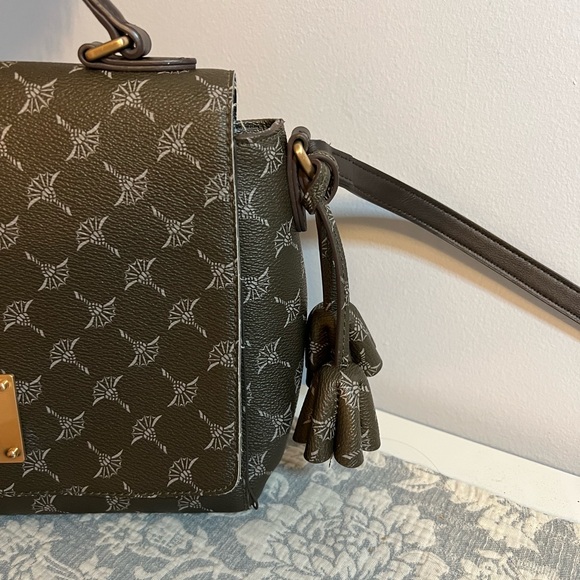 Elegant Brown Patterned Crossbody Bag - Picture 5 of 7
